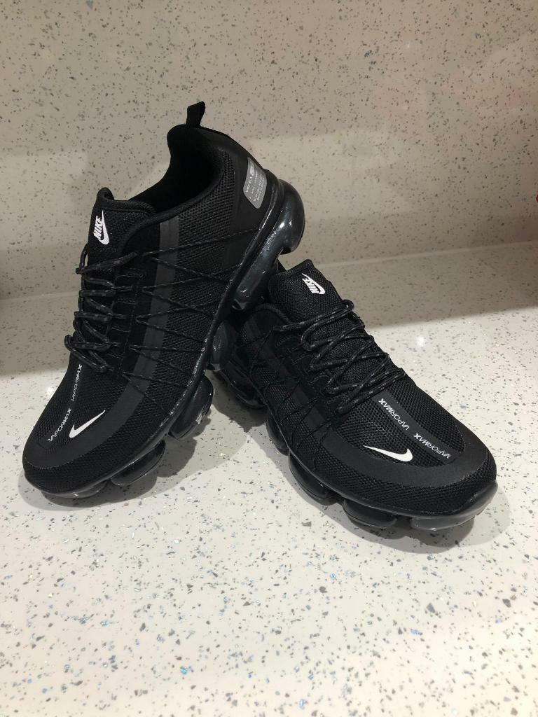 black nike trainers mens